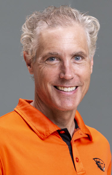 Portrait photo of Chris Hundhausen